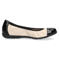 Kremowe baleriny damskie Caprice Vivian ze skóry naturalnej to eleganckie i lekkie buty na co dzień. Technologia AIRMOTION, miękka wkładka oraz elastyczna podeszwa zapewniają doskonałą amortyzację, przewiewność i komfort przez cały dzień.
