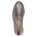 Eleganckie metaliczne mokasyny Caprice uszyte z poyskującej skóry naturalnej w odcieniu złota. Fason loafers na brązowej podeszwie nadaje szyku, a technologia AIRMOTION zapewnia optymalną cyrkulację powietrza i miękkość przy każdym kroku.