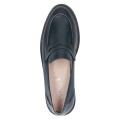 Eleganckie granatowe mokasyny Caprice z gładkiej skóry naturalnej. Klasyczny fason typu loafers świetnie uzupełni każdą stylizację, a technologia AIRMOTION zapewnia stałą cyrkulację powietrza i wyjątkowy komfort noszenia przez cały dzień.