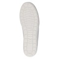 Eleganckie białe sneakersy Caprice z lakierowanej skóry ze srebrnymi akcentami. Sznurowanie zapewnia dopasowanie, a technologia AIRMOTION gwarantuje stałą cyrkulację powietrza, kontrolę wilgoci i wyjątkową wygodę przy każdym kroku.