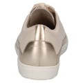 Eleganckie kremowe sneakersy Caprice ze skóry naturalnej ze złotymi, metalicznymi detalami. Sznurowanie zapewnia idealne dopasowanie, a technologia AIRMOTION gwarantuje stałą cyrkulację powietrza i wyjątkowy komfort na każdym kroku.