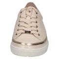 Eleganckie kremowe sneakersy Caprice ze skóry naturalnej ze złotymi, metalicznymi detalami. Sznurowanie zapewnia idealne dopasowanie, a technologia AIRMOTION gwarantuje stałą cyrkulację powietrza i wyjątkowy komfort na każdym kroku.