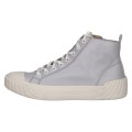 Stylowe jasnobłękitne sneakersy Caprice za kostkę wykonane z miękkiej skóry naturalnej. Sznurowany fason z wzmocnionym gumowym noskiem nadaje im sportowej elegancji, a gruba podeszwa i miękka wkładka gwarantują pełen komfort każdego dnia.