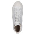 Nowoczesne wysokie sneakersy Caprice uszyte z gładkiej skóry naturalnej. Sznurowanie za kostkę i gumowy nosek nadają im sportowy sznyt, a gruba podeszwa i miękka wkładka gwarantują wygodę i doskonałą amortyzację każdego dnia.