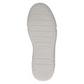 Wygodne, jasnobeżowe sneakersy wsuwane Caprice ze skóry naturalnej. Gumowy nosek chroni przed uszkodzeniami, boczne gumki ułatwiają zakładanie, a podeszwa z miękką wkładką MEMOTION zapewnia niezrównany komfort podczas miejskich spacerów.