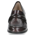 Eleganckie bordowe loafersy Caprice ze skóry lakierowanej. Efektowny węzeł na cholewce dodaje klasy, wkładka MEMOTION dba o miękkie dopasowanie, a obcas z systemem ANTISHOKK redukuje wstrząsy, chroniąc kręgosłup podczas chodzenia.