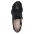 Czarne półbuty damskie Caprice Vera ze skóry naturalnej. Elegancki i ponadczasowy fason sprawdzi się zarówno w stylizacjach biznesowych, jak i na co dzień. Wygodne półbuty damskie dla kobiet ceniących klasyczny styl.