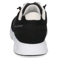 Sportowe czarne sneakersy Caprice. Sznurowana cholewka zapewnia wygodne dopasowanie, a innowacyjna technologia CLIMOTION w elastycznej podeszwie dba o doskonałą amortyzację, elastyczność i optymalny mikroklimat stóp.