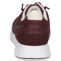 Bordowe sneakersy Caprice wykonane z materiałów wegańskich i przewiewnej tkaniny. Technologie gwarantujące wygodę łączą się z innowacyjną wkładką CLIMOTION, która dba o idealną amortyzację oraz elastyczność przy każdym kroku.