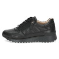 Sportowe czarne sneakersy Caprice wykonane z miękkiej skóry naturalnej. Połączenie sznurowania i bocznego zamka ułatwia zakładanie, a elastyczna podeszwa z technologią AIRMOTION zapewnia znakomitą cyrkulację powietrza oraz amortyzację kroków.