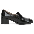 Eleganckie czarne loafersy Caprice wykonane z lakierowanej skóry. Klasyczny fason z dekoracyjnym paskiem na wyższym, stabilnym klocku. Technologia AIRMOTION zapewnia optymalną cyrkulację powietrza, amortyzację i komfort przez cały dzień.