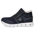 Granatowe sneakersy Caprice z podwyższoną cholewką za kostkę. Membrana wodoodporna chroni przed wilgocią, boczny zamek ułatwia zakładanie, a innowacyjna technologia CLIMOTION zapewnia sprężystość, miękkość i optymalną cyrkulację powietrza.