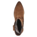 Stylowe kowbojki Caprice z naturalnego zamszu w kolorze khaki. Ścięty obcas podkreśla klasyczny fason, a podeszwa z technologią AIRMOTION zapewnia znakomitą cyrkulację powietrza, amortyzację kroków i całodzienny komfort.