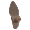 Stylowe kowbojki Caprice z naturalnego zamszu w kolorze khaki. Ścięty obcas podkreśla klasyczny fason, a podeszwa z technologią AIRMOTION zapewnia znakomitą cyrkulację powietrza, amortyzację kroków i całodzienny komfort.