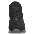 Czarne zamszowe sneakersy za kostkę Caprice z puszystym ociepleniem. Sznurowany fason na grubszej podeszwie z wyjmowaną wkładką i technologią AIRMOTION zapewnia świetną amortyzację, izolację i całodzienny komfort w chłodne dni.