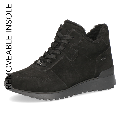 Czarne zamszowe sneakersy za kostkę Caprice z puszystym ociepleniem. Sznurowany fason na grubszej podeszwie z wyjmowaną wkładką i technologią AIRMOTION zapewnia świetną amortyzację, izolację i całodzienny komfort w chłodne dni.