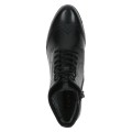 Klasyczne czarne botki Caprice ze skóry naturalnej z subtelnym zdobieniem brogues. Sznurowana cholewka, niski obcas i system AIRMOTION zapewniają elegancki wygląd, świetną amortyzację oraz całodzienny komfort noszenia.