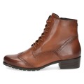 Stylowe koniakowe botki Caprice ze skóry naturalnej z tradycyjnym zdobieniem brogues. Sznurowany fason na stabilnym, niskim obcasie połączony z technologią AIRMOTION zapewnia elegancki wygląd, optymalną cyrkulację powietrza i wygodę.
