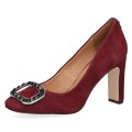 Bordowe czółenka damskie Caprice Twiggy na słupku ze skóry naturalnej to eleganckie buty do pracy i na wyjątkowe okazje. Wkładka MEMOTION, stabilny obcas 8,5 cm oraz modny kwadratowy nosek gwarantują wygodę przez cały dzień.