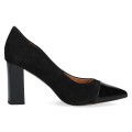 Czarne czółenka Caprice Effi ze skóry naturalnej to eleganckie buty damskie na stabilnym obcasie 8,5 cm. Technologia onAIR ANTISHOKK skutecznie amortyzuje wstrząsy, zapewniając wygodę w pracy, na spotkaniach i wyjątkowych okazjach.