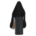 Czarne czółenka Caprice Effi ze skóry naturalnej to eleganckie buty damskie na stabilnym obcasie 8,5 cm. Technologia onAIR ANTISHOKK skutecznie amortyzuje wstrząsy, zapewniając wygodę w pracy, na spotkaniach i wyjątkowych okazjach.