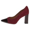 Czerwone czółenka damskie Caprice Effi ze skóry naturalnej to eleganckie buty na stabilnym obcasie 8,5 cm. Technologia onAIR ANTISHOKK amortyzuje wstrząsy, zapewniając komfort noszenia przez cały dzień – do pracy, na wesele i wyjątkowe okazje.
