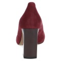 Czerwone czółenka damskie Caprice Effi ze skóry naturalnej to eleganckie buty na stabilnym obcasie 8,5 cm. Technologia onAIR ANTISHOKK amortyzuje wstrząsy, zapewniając komfort noszenia przez cały dzień – do pracy, na wesele i wyjątkowe okazje.