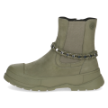 Stylowe khaki botki Caprice z miękkiego zamszu. Model na grubej, wzmocnionej podeszwie z efektownym łańcuszkiem przy kostce. Technologia CLIMOTION zapewnia idealny mikroklimat i wybitną amortyzację. Świetny wybór na jesień i zimę.