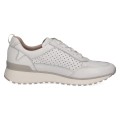 Nowoczesne białe sneakersy Caprice wykonane z miękkiej skóry jelenia. Perforowana cholewka dba o wentylację, a podwyższona podeszwa z technologią AIRMOTION zapewnia znakomitą amortyzację i komfort. Idealne do miejskich stylizacji