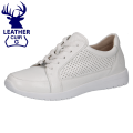 Wygodne białe sneakersy Caprice wykonane z niezwykle miękkiej skóry jelenia. Ażurowe wstawki zapewniają przewiewność, a technologia AIRMOTION gwarantuje doskonałą cyrkulację powietrza i amortyzację. Idealny wybór na co dzień.