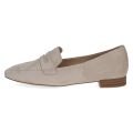 Jasnobeżowe mokasyny damskie marki Peter Kaiser. Wykonane z miękkiego zamszu, z klasycznym paskiem i subtelnie ściętym noskiem. Ponadczasowy, elegancki model doskonały do pracy oraz codziennych stylizacji.