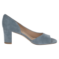 Stylowe niebieskie czółenka peep toe marki Peter Kaiser. Wykonane z wysokiej jakości zamszu, z eleganckim wycięciem  i stabilnym słupkiem. Idealny wybór do letnich i wizytowych stylizacji. Postaw na klasę Peter Kaiser.