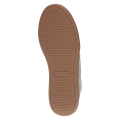 Złote sneakersy damskie Caprice wykonane z połyskującej skóry naturalnej. Technologia AIRMOTION dba o prawidłową cyrkulację powietrza i sprężystą amortyzację. Elegancki, sportowy fason ze sznurowaniem i brązową podeszwą.