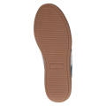 Damskie sneakersy Caprice z białej skóry naturalnej i niebieskiego materiału jeansowego. Technologia AIRMOTION zapewnia optymalną cyrkulację powietrza i amortyzację. Sportowy fason na stabilnej, brązowej podeszwie.