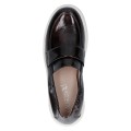 Brązowe lakierowane loafersy damskie na grubej platformowej podeszwie. Wsuwany fason łączy elegancki połysk z wygodą noszenia. Stylowe mokasyny idealne do codziennych i miejskich stylizacji.
