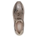 Miedziano-złote sneakersy z drapieżnym akcentem w postaci panterki na pięcie. Wyposażone w funkcjonalny zamek błyskawiczny i sznurowanie dla optymalnego dopasowania. Grubsza podeszwa dodaje wygody przy każdym kroku.