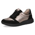 Czarne sneakersy damskie Caprice Kaia wykonane z połączenia skóry naturalnej, zamszu i miedziano-złotej cholewki. Amortyzująca podeszwa redukuje wstrząsy, gwarantując komfort podczas długiego chodzenia. Nowoczesny sportowy szyk w codziennym wydaniu