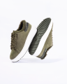 Damskie sneakersy Caprice w kolorze taupe z miękkim futerkowym wykończeniem i lekką, grubą podeszwą. Technologia CLIMOTION zapewnia amortyzację, elastyczność i komfort noszenia, idealnie sprawdzając się na chłodniejsze dni.