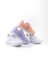 Białe sneakersy Caprice wykonane z lekkich materiałów i przewiewnej siateczki. Innowacyjna technologia CLIMOTION gwarantuje idealną amortyzację, elastyczność oraz optymalny mikroklimat dla stopy podczas codziennego użytkowania.