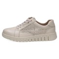 Skórzane sneakersy damskie w beżowym kolorze z ażurowymi wstawkami. Lekkie, przewiewne i wygodne buty na elastycznej podeszwie, idealne na co dzień, do pracy i na spacery. Klasyczne sznurowanie zapewnia doskonałe dopasowanie.