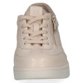 Kremowe sneakersy damskie wykonane z miękkiej skóry wyróżniają się funkcjonalnym suwakiem z boku, który ułatwia szybkie zakładanie bez konieczności ciągłego wiązania sznurowadeł. Elastyczna, żłobiona podeszwa oraz amortyzująca wkładka dbają o wygodę