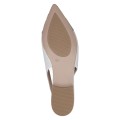 Białe baleriny damskie slingback ze skóry naturalnej z metalicznym srebrnym noskiem i ozdobną kokardką. Lekki, elegancki fason z regulowanym paskiem zapewnia wygodę i idealnie sprawdzi się na co dzień, do pracy oraz na wyjątkowe okazje.