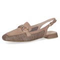 Stylowe półbuty slingback z plecionym wykończeniem i ozdobną klamrą. Lekka konstrukcja, regulowany pasek oraz elegancki fason zapewniają wygodę i świetnie uzupełniają codzienne oraz letnie stylizacje.
