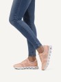 Białe sneakersy Caprice wykonane z lekkich materiałów i przewiewnej siateczki. Innowacyjna technologia CLIMOTION gwarantuje idealną amortyzację, elastyczność oraz optymalny mikroklimat dla stopy podczas codziennego użytkowania.