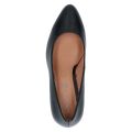 Czarne czółenka damskie Caprice Ashley ze skóry naturalnej to eleganckie buty na stabilnym obcasie. Wkładka MEMOTION dopasowuje się do stopy, zapewniając wygodę, amortyzację i komfort podczas pracy, spotkań oraz wyjątkowych okazji.