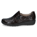 Brązowe lakierowane półbuty damskie Caprice Brown Croco ze skóry naturalnej. Model z podeszwą 3,5 cm, wyjmowaną skórzaną wkładką i technologią AIRMOTION zapewniającą komfort, amortyzację i dobrą wentylację.