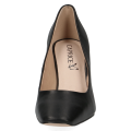 Czarne czółenka damskie Caprice Venezia ze skóry naturalnej to eleganckie buty na obcasie 7,5 cm do pracy i na wyjątkowe okazje. Technologia MEMOTION, miękka wkładka i tęgość G zapewniają wygodę, amortyzację oraz komfort przez cały dzień.