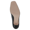 Czarne czółenka damskie Caprice Venezia ze skóry naturalnej to eleganckie buty na obcasie 7,5 cm do pracy i na wyjątkowe okazje. Technologia MEMOTION, miękka wkładka i tęgość G zapewniają wygodę, amortyzację oraz komfort przez cały dzień.